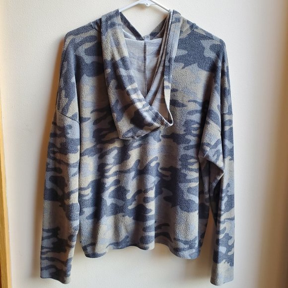 Gaze Camouflaged Cropped Fleece Hooded Sweatshirt - Picture 10 of 11